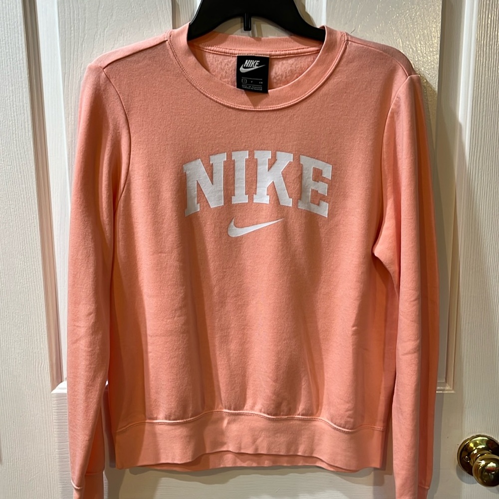 Women’s Nike sweatshirt